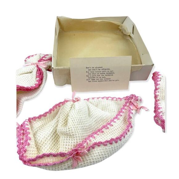 VTG 3 Crochet Washcloths Gift Set Unique Typed Note White with Pink Border - Picture 4 of 16